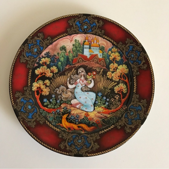 Handcrafted Red and Gold Artisan Plate from Russia - Picture 3 of 11